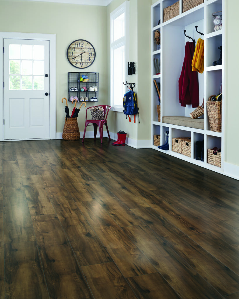 Entryway with TORLYS Fjord laminate in Runa Maple