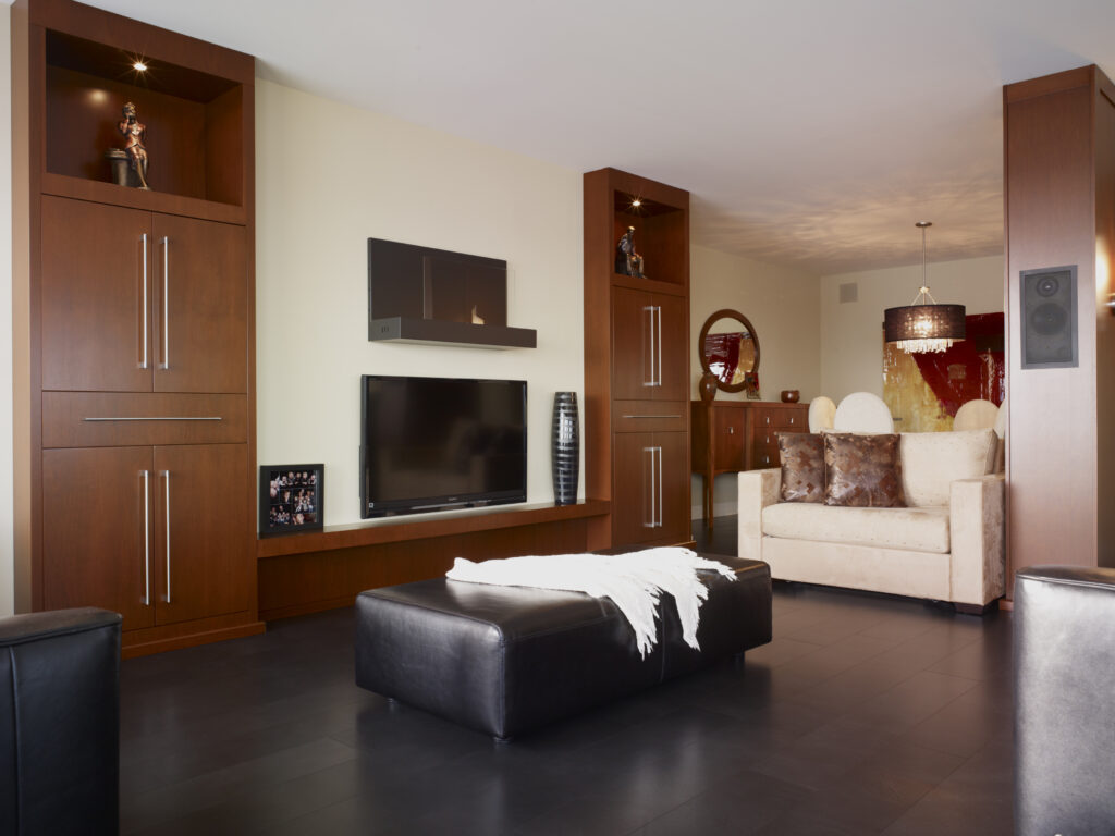 Condo with TORLYS Leather Plank Genova Chocolate floors