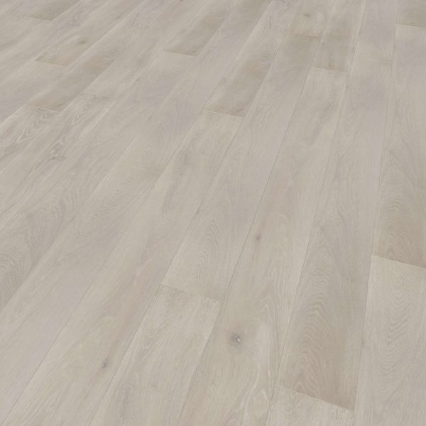 Fairwinds Oak* features light-toned wood with a subtle natural grain and smooth matte finish. The planks are laid lengthwise, giving a clean and modern look.