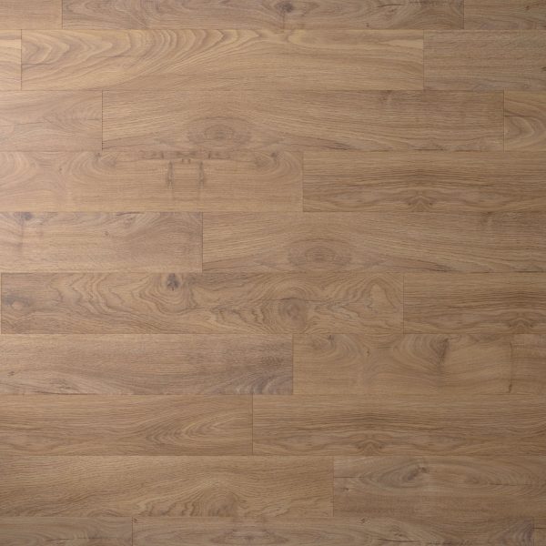 Louise* is a light brown wooden floor with horizontal planks, visible grain and knots, offering a natural, warm look. The tightly fitted planks have a smooth finish for a seamless appearance.