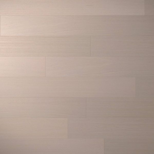 Everglade Oak R&Q* features wide, light-colored planks with a matte finish and subtle grain, arranged in a staggered pattern for a clean, modern look.